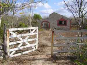 Casa con cenote de boca grande en Cuzama