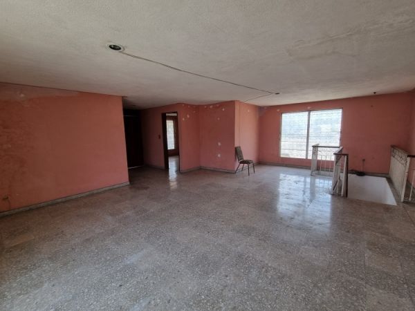 Amplia casa para remodelar en el sur de la ciudad