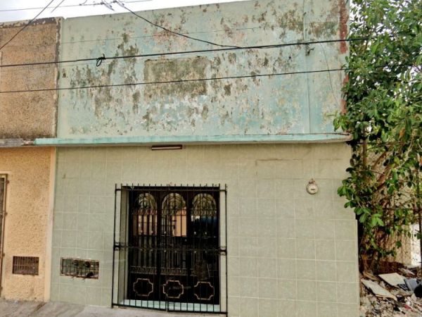  Large house to remodel in the Center of Merida.
