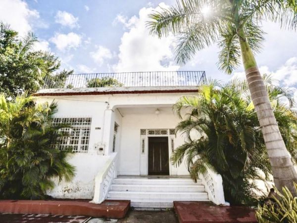 Casa Colonial sobre avenida Colon esquina