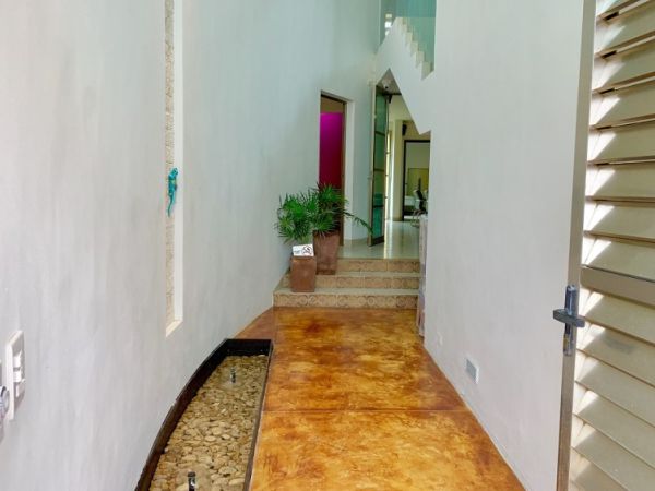 Casa en venta en Sodzil Norte entrada  pasillo