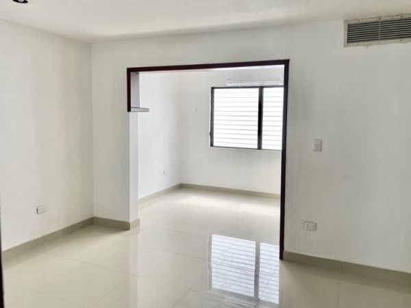 Edificio en renta sobre Avenida Perez Ponce, privado
