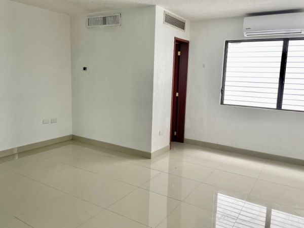 Edificio en renta sobre Avenida Perez Ponce, privado
