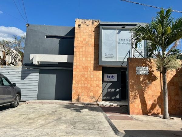  Office located between Cupules Ave. and Circuito Colonias 