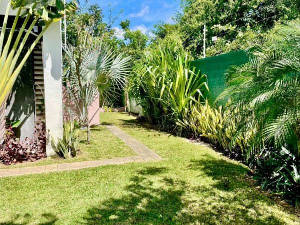 Residencia en Privada Parque central en renta, jardin