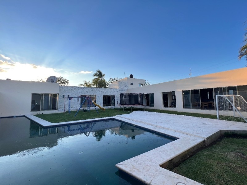 Residence for sale in Sodzil Norte swimming pool with swimming channel