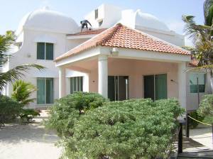 Furnished beach house at San Benito. Facade