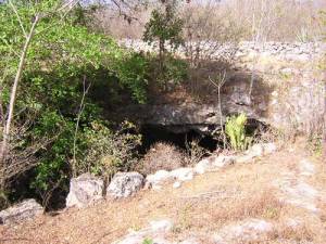 Casa con cenote de boca grande en Cuzama 6