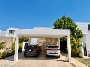 House for sale in the Aleza gated community in Conkal.
