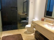 Exclusive penthouse at La Vista. Bathroom
